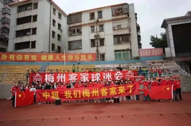 张译也透露片中他与吴京演绎了两次合作登顶珠峰的;生死兄弟，虽然两人闹过小矛盾，但最终化解了误会